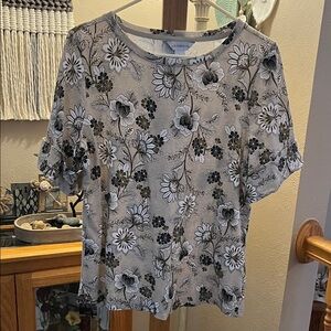 Liz Claiborne Gray and Black Floral Short Sleeve Top